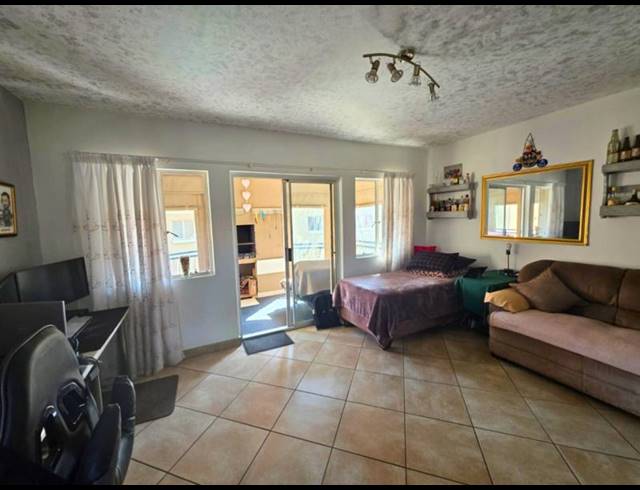 2 BEDROOM APARTMENT FOR SALE IN GLEN MARAIS